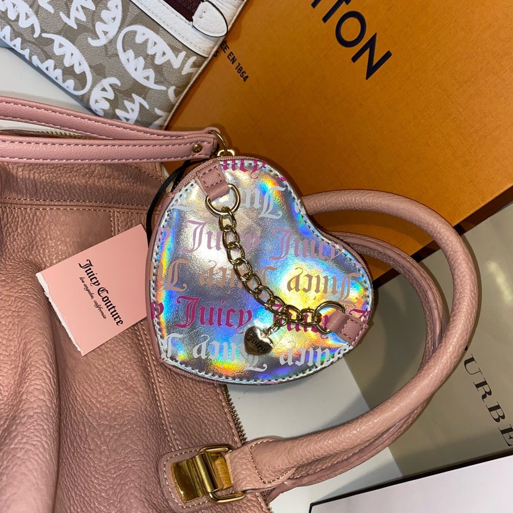 (SOLD)Juicy Couture Luxe Links Heart Wristlet